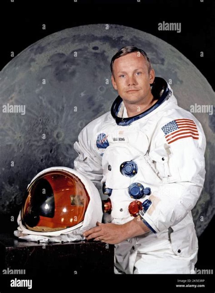 Armstrong looks at Neil Armstrong r/GirlsMirin