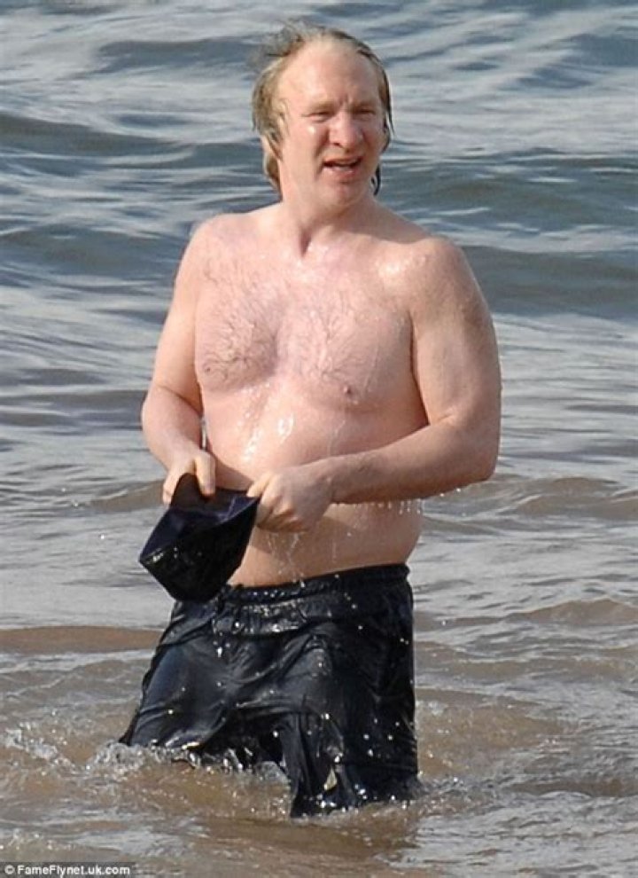 Bill Maher soaks up sun with bikiniclad girlfriend Anjulie Persuad in