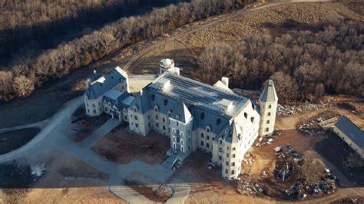 Chateau Pensmore Aerial Tour of the Pensmore Mansion in Missouri at