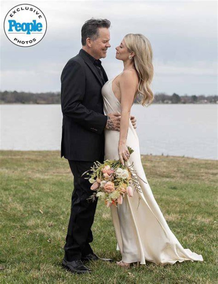 Country Singer Gary Allan Marries Longtime Love Molly Martin in 'Low