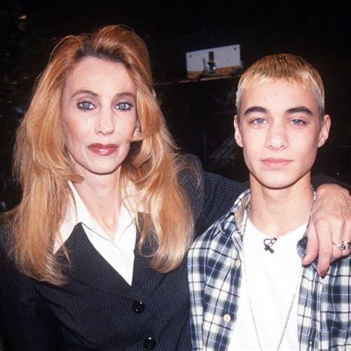 Does Eminem have a sister named Lily? Celebrity.fm 1 Official