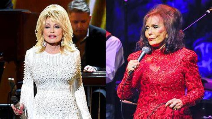 Dolly Parton Mourns Loretta Lynn&rsquo;s Death With Tribute Hollywood Life