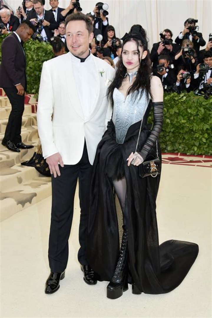 Elon Musk Is Dating Grimes