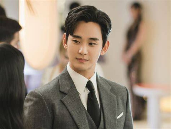 Everything about Kim SooHyun's Dating, Wife, Girlfriend, Net Worth
