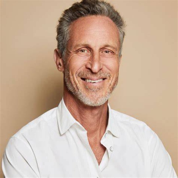 Everything You Need To Know About Dr. Mark Hyman's Marital Status