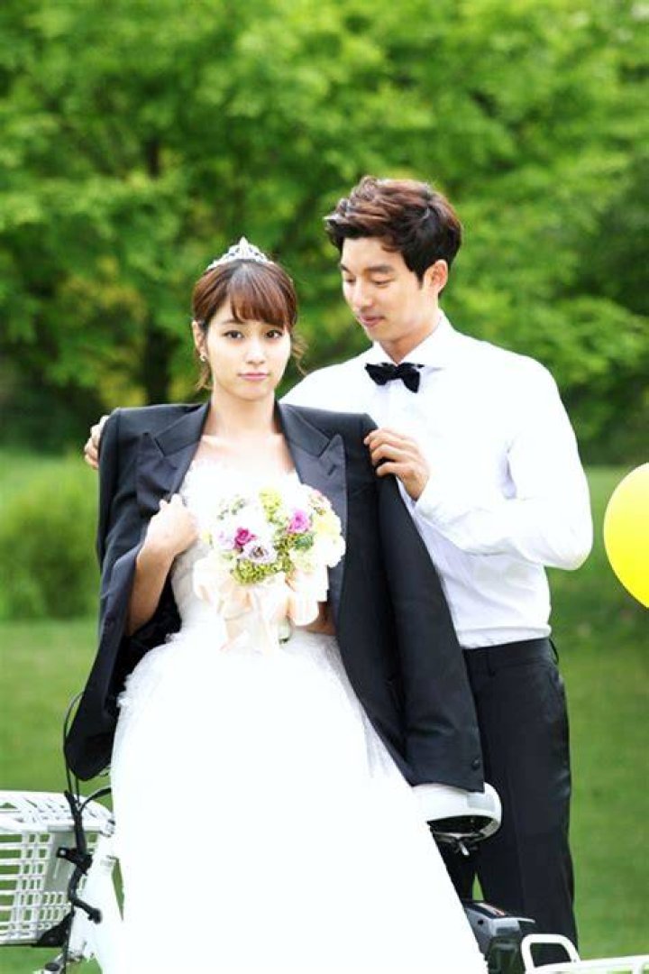 Gong Yoo Married Wife 640x960 Wallpaper teahub.io