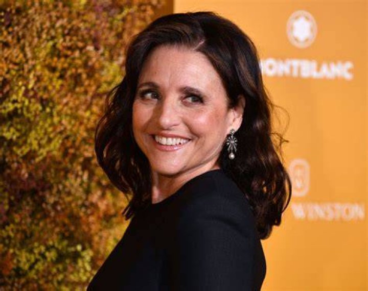 HAlLe Beauty Blog Julia LouisDreyfus Feet