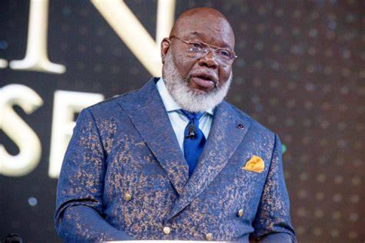 How did TD Jakes rich?