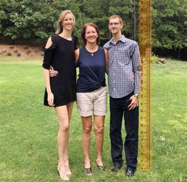 How tall is Nancy in heels vs 6ft7 mom 7ft Bro Giant People, Tall