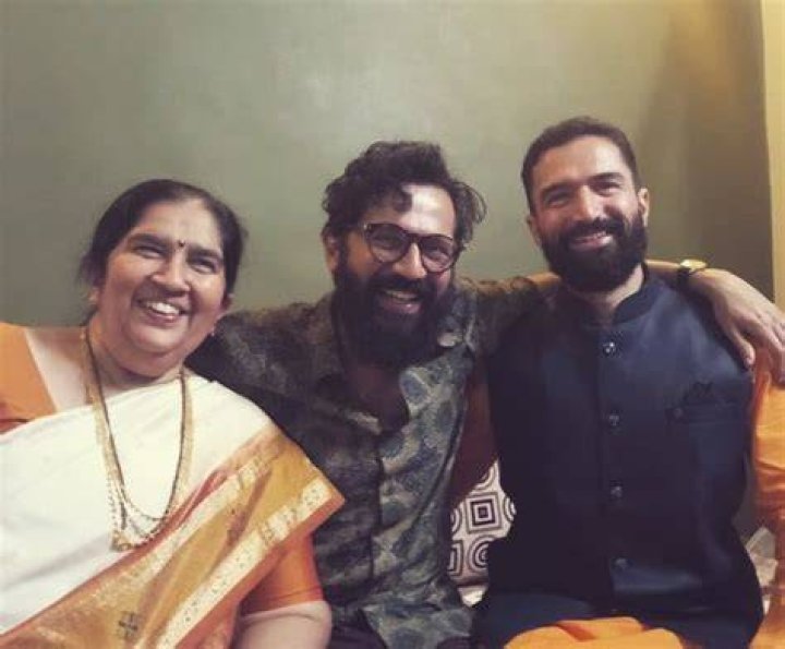 Is Sarang Sathaye Married: A Comprehensive Guide To His Relationship Status
