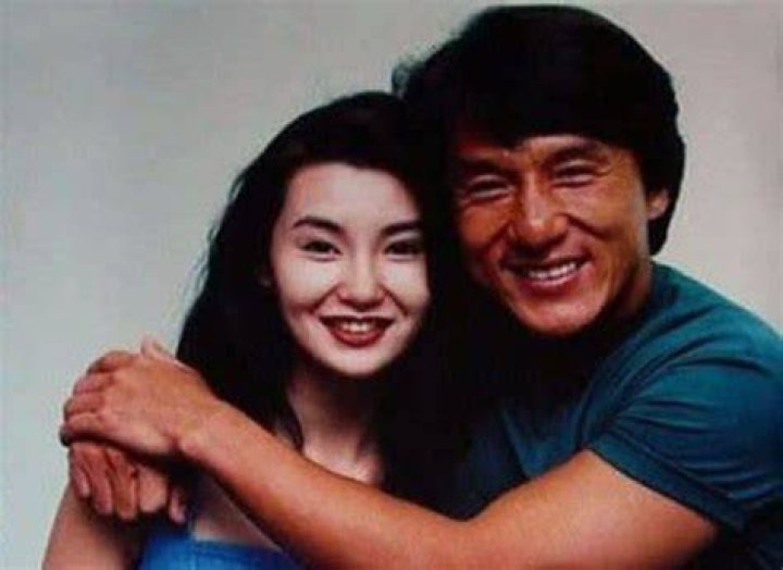 JACKIE CHAN WITH HIS WIFE WHEN NEWLY MARRIED😇😇 Jackie chan, Bruce lee