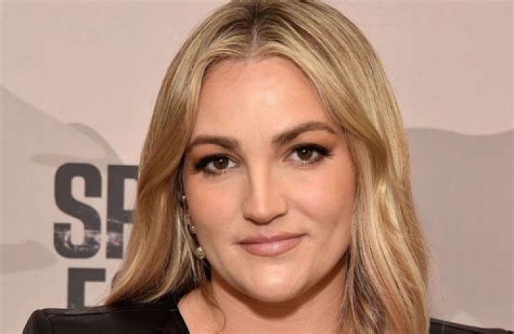 Jamie Lynn Spears Net Worth 2022 How Much She Makes Vs. Britney