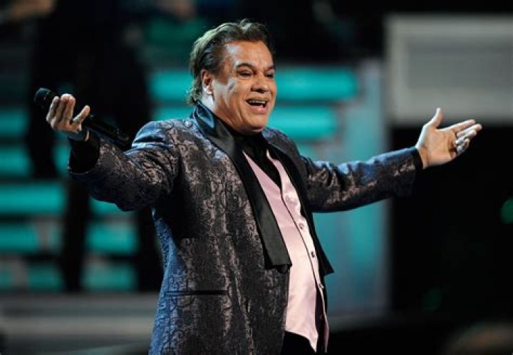 Juan Gabriel cautiva con su regreso a los escenarios Choloconche