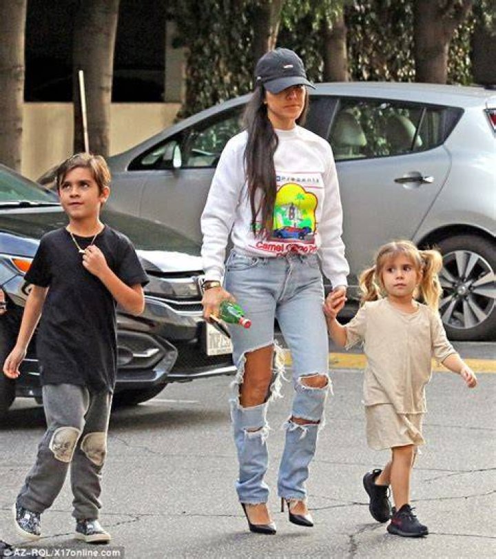 Kourtney Kardashian takes kids out to art class Daily Mail Online