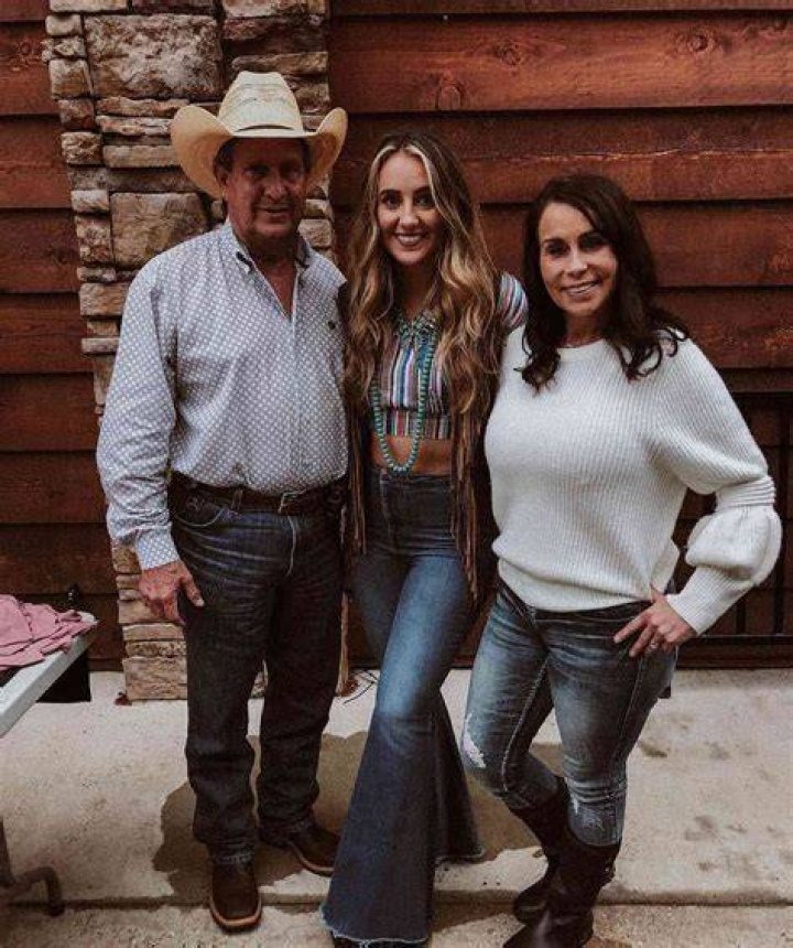 Lainey Wilson, Age, Parents, Acting Debut in Yellowstone S5, Husband