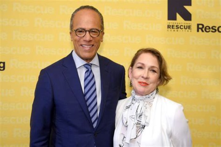 Lester Holt 2018 Wife, net worth, tattoos, smoking & body facts Taddlr