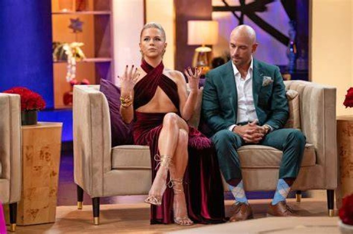 Love Is Blind&rsquo;s Izzy Introduces New Girlfriend After Stacy Split Us