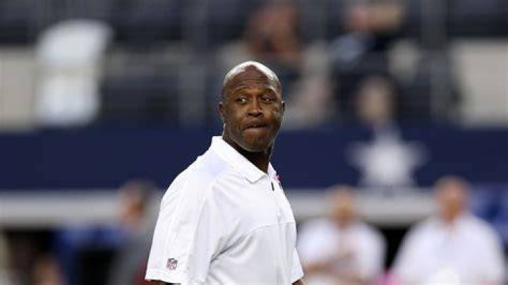 Lovie Smith returns to Buccaneers with fiveyear deal Sporting News