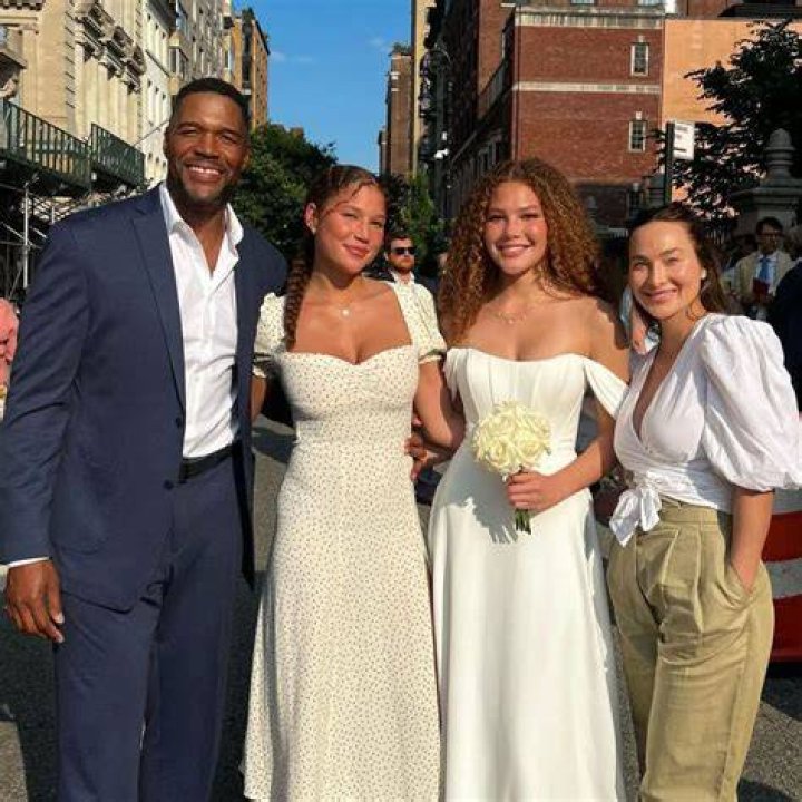 Michael Strahan&rsquo;s daughter Isabella, 17, makes runway debut