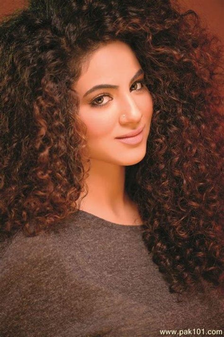 Pakistani Pop Singer Annie Khalid Got Married and her Husband Pictures