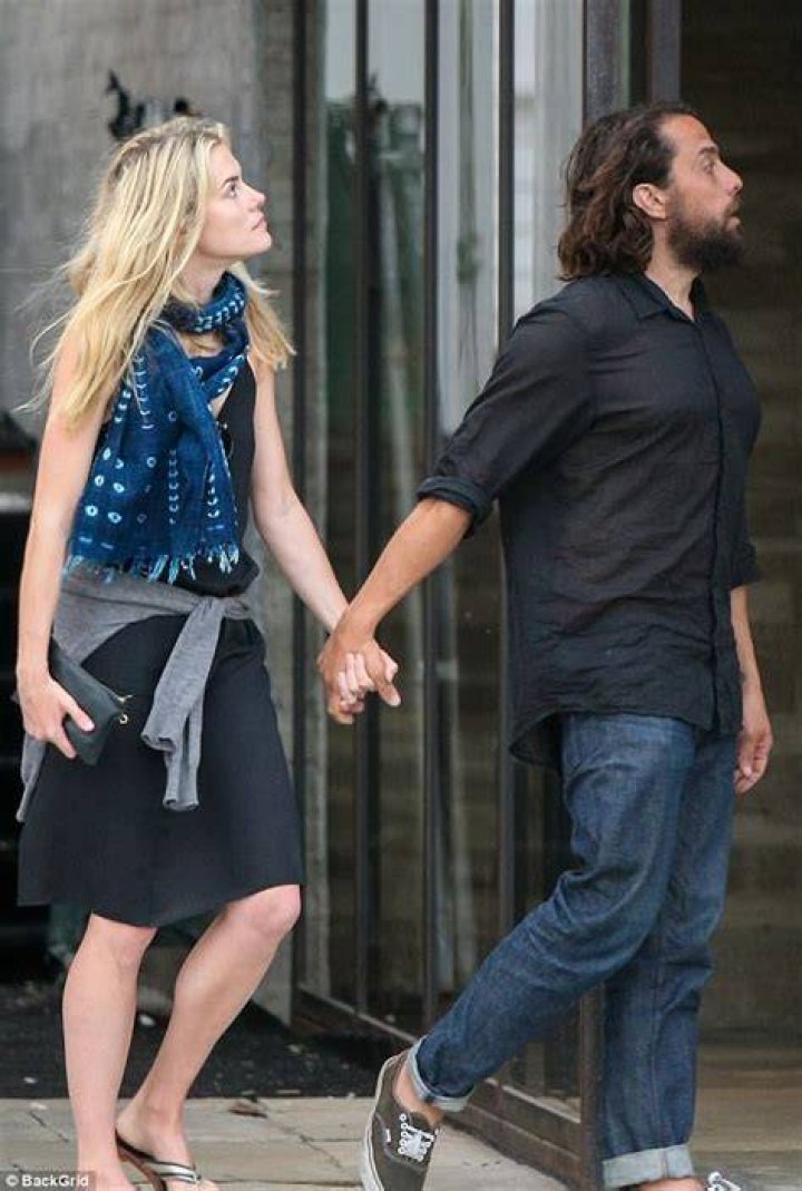 Rachael Taylor spotted again with a ring on that finger Daily Mail Online