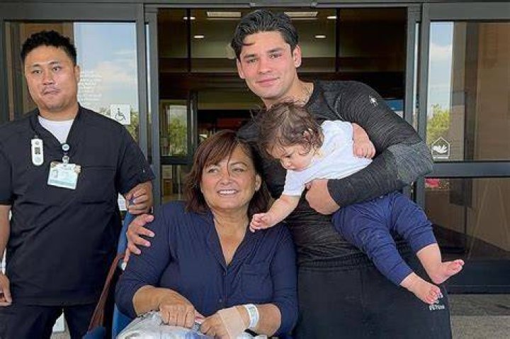 Ryan Garcia Family With Father,Mother and Girlfriend Catherina Gamez