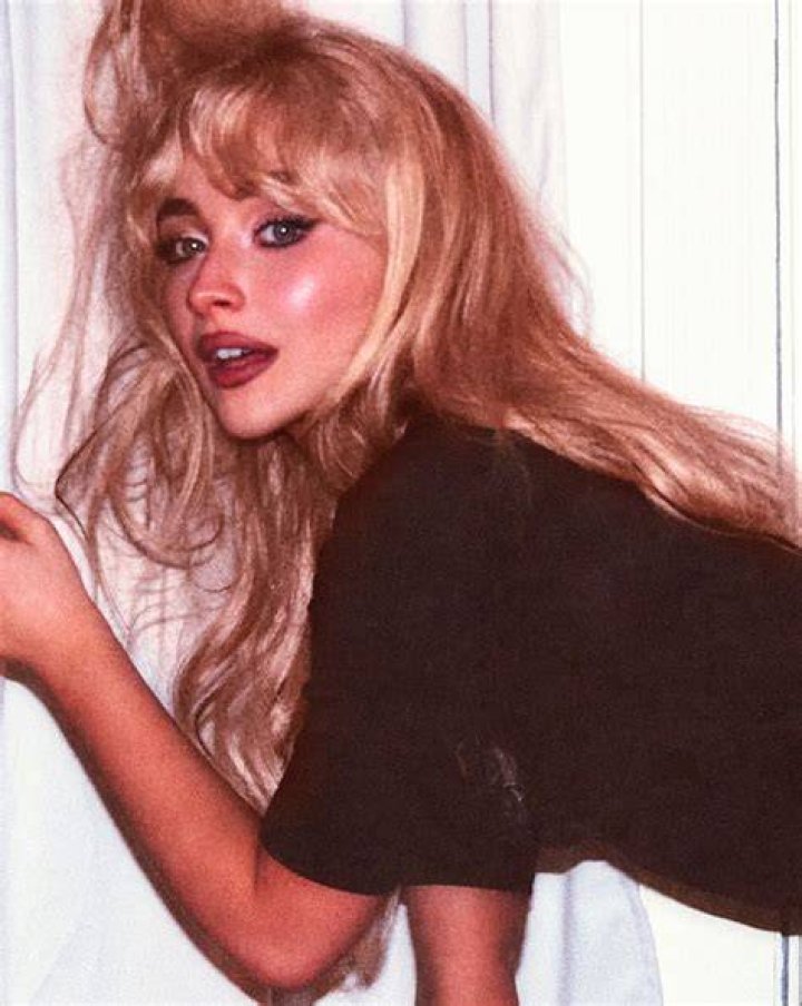 Sabrina Carpenter Sexy (29 Pics) What's Fappened?💦