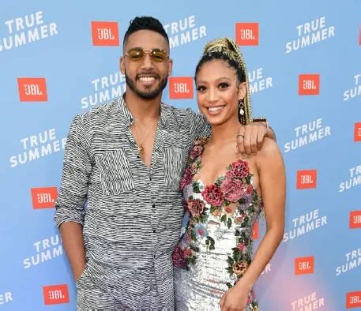Samantha Logan family, husband, children, parents, siblings Celebrity