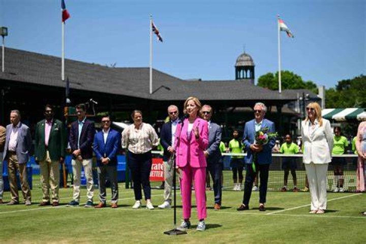 Tennis Hall of Famer Chris Evert diagnosed with a recurrence of ovarian