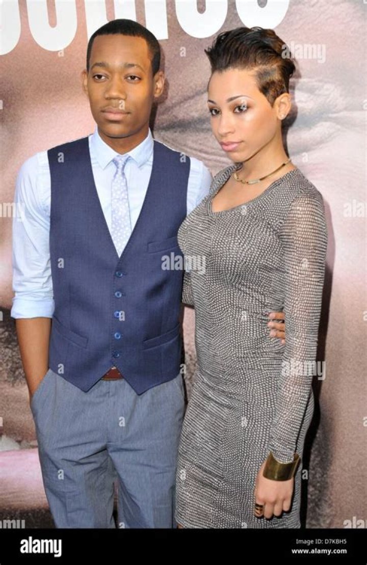 Tyler James Williams Girlfriend Kissing